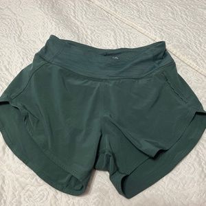 Outdoor Voices Green Hudson Women’s Shorts 2.5”